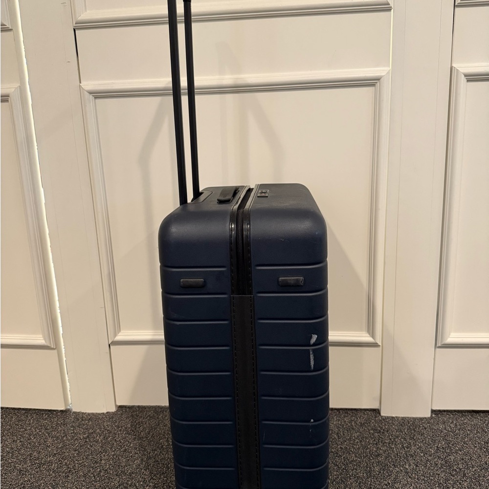 Away ‘Medium’ Midnight Blue Travel Suitcase - Picture 4 of 13